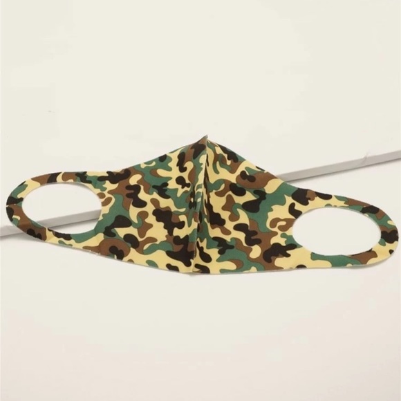 LAST 2! Black & Green Camouflage Face Mask - Picture 1 of 3